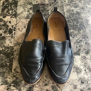 Black leather dress shoes
